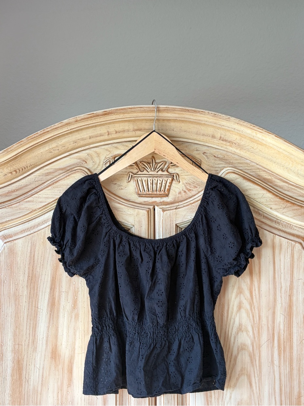 Freshman 1996 Black Short-Sleeve Eyelet Women’s Top Size Small 100% Cotton